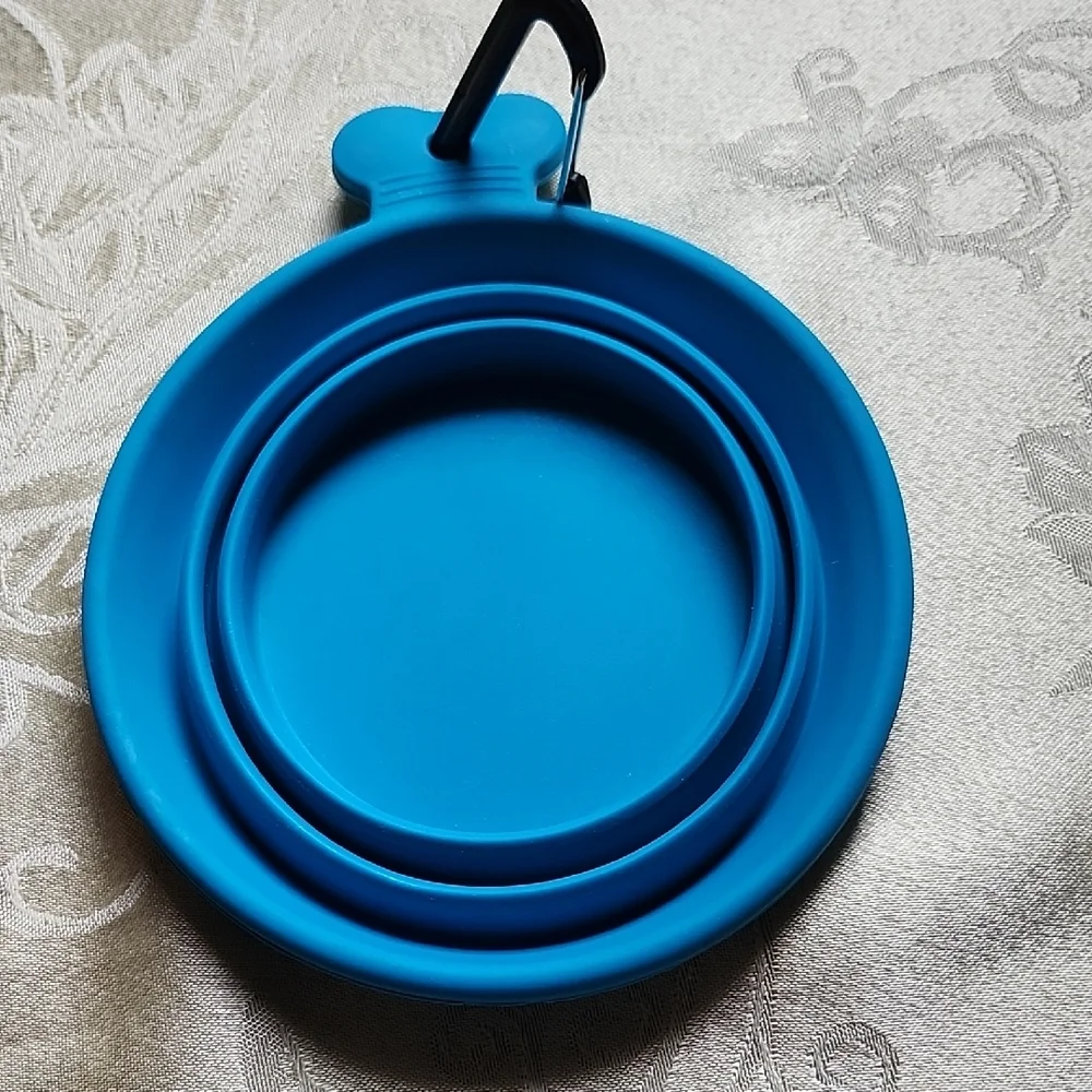 Collapsible Travel Pet Water, Food, Treat  Bowl With Clip NEW wo Tag